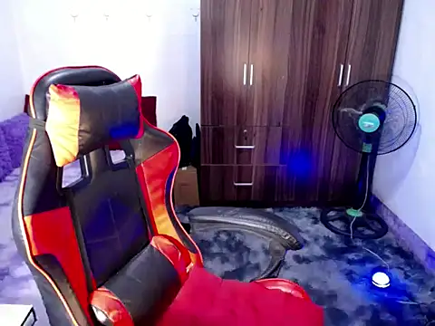 Urassiansweetcummer online show from April 2026 01:41:02 AM