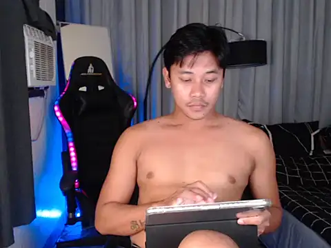 Snapshot of alexsuckable01 chatting on April 2026 11:18:02 AM alexsuckable01 online show from April 2026 11:18:02 AM