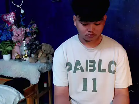 Snapshot of Reynelcock chatting on January 2026 04:23:02 PM Reynelcock online show from January 2026 04:23:02 PM