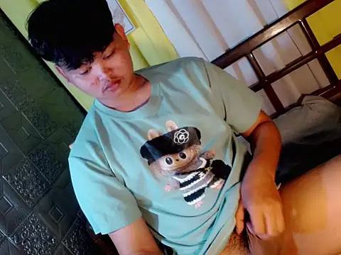 Snapshot of Reynelcock chatting on January 2026 06:39:01 AM Reynelcock online show from January 2026 06:39:01 AM