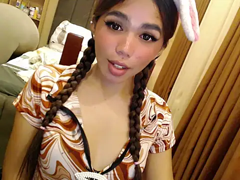 urswtasian chesca online show from June 2026 04:45:01 PM