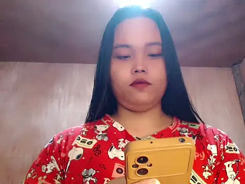 Snapshot of _Lylia chatting on April 2026 09:23:01 PM Lylia online show from April 2026 09:23:01 PM