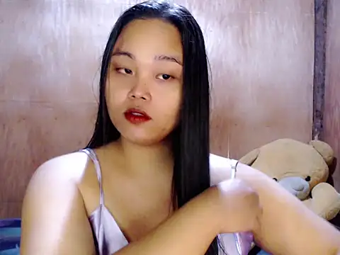Snapshot of _Lylia chatting on April 2026 09:37:01 PM Lylia online show from April 2026 09:37:01 PM