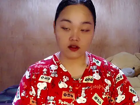 Snapshot of _Lylia chatting on May 2026 04:32:02 AM Lylia online show from May 2026 04:32:02 AM