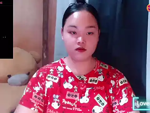 Snapshot of _Lylia chatting on June 2026 04:03:01 AM Lylia online show from June 2026 04:03:01 AM