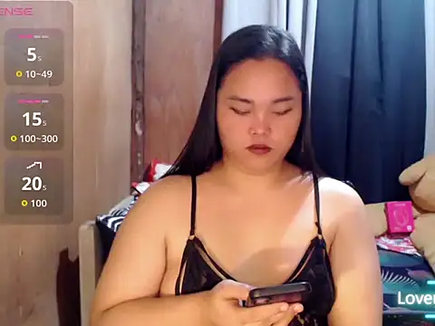 Snapshot of _Lylia chatting on July 2026 08:52:02 PM Lylia online show from July 2026 08:52:02 PM