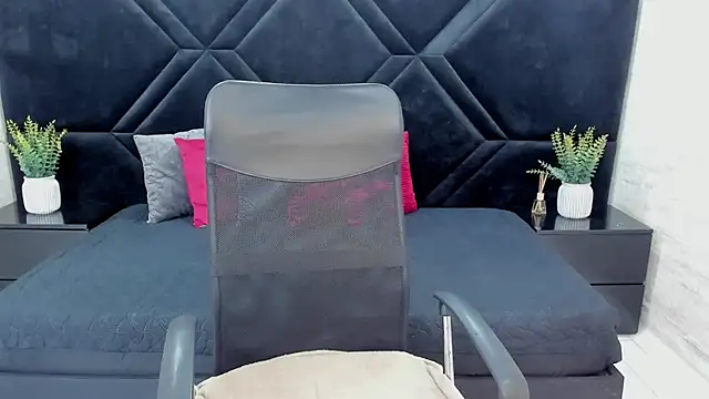 Dantzel  online show from January 2026 07:08:02 PM