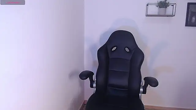 Snapshot of Cleogh_ chatting on February 2026 03:05:02 PM Cleogh online show from February 2026 03:05:02 PM