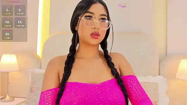 Snapshot of SalomeeBell chatting on May 2026 08:47:01 PM SalomeeBell online show from May 2026 08:47:01 PM