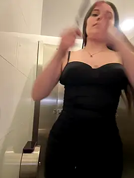 Isabella21  online show from January 2026 10:12:02 PM