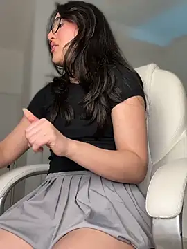 Snapshot of julieta_jhonss chatting on March 2026 05:44:01 AM julieta jhonss online show from March 2026 05:44:01 AM