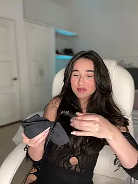 Snapshot of julieta_jhonss chatting on April 2026 02:06:01 AM julieta jhonss online show from April 2026 02:06:01 AM