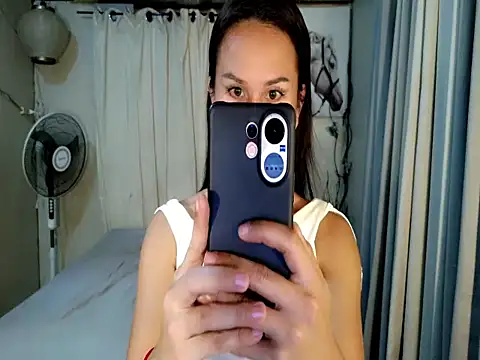 holly bitch online show from July 2026 01:52:01 AM