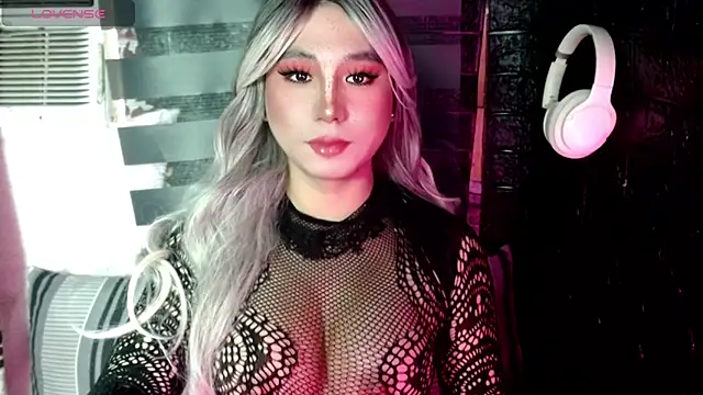 UrhotlucyTS online show from October 2025 05:24:01 AM