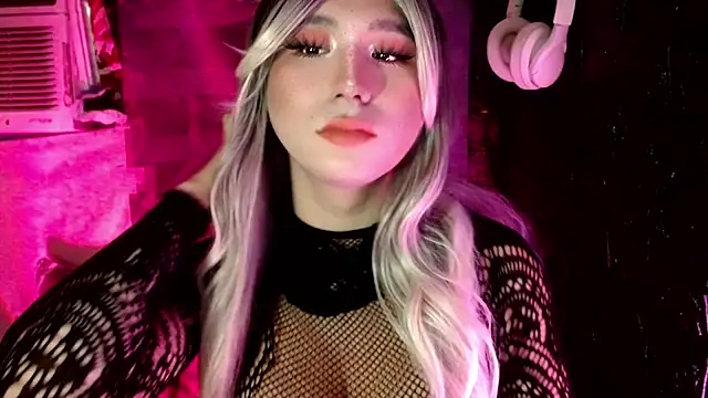 UrhotlucyTS online show from December 2025 06:54:02 AM