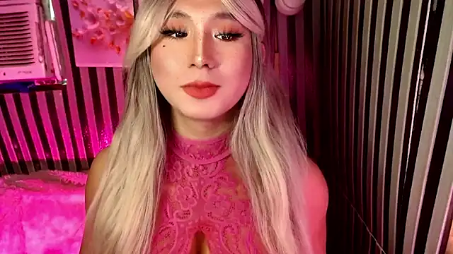 Snapshot of UrhotlucyTS chatting on March 2026 07:02:01 AM UrhotlucyTS online show from March 2026 07:02:01 AM