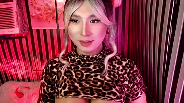 Snapshot of UrhotlucyTS chatting on April 2026 07:03:02 AM UrhotlucyTS online show from April 2026 07:03:02 AM