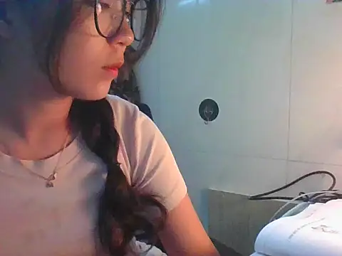 Linzly online show from October 2025 04:41:01 PM