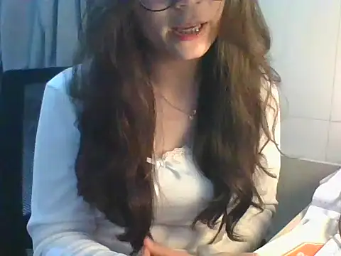 Linzly online show from November 2025 04:52:01 PM