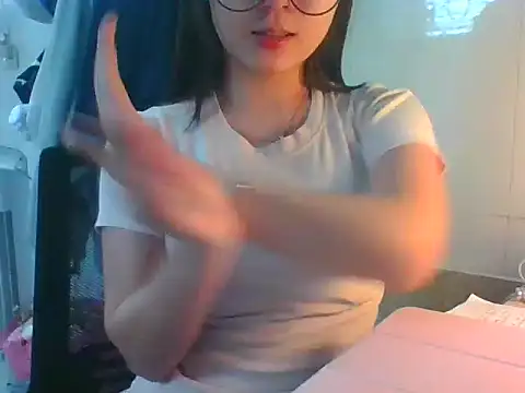 Linzly online show from November 2025 02:45:01 AM