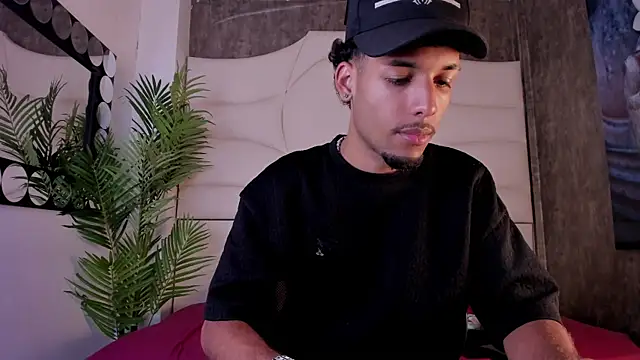 Thiagoferreti online show from November 2025 07:46:01 PM