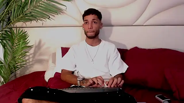 Thiagoferreti online show from March 2026 03:34:01 AM