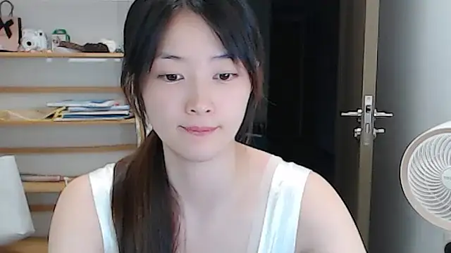 Snapshot of Mimi-cnbaby chatting on May 2026 02:57:01 PM Mimi-cnbaby online show from May 2026 02:57:01 PM