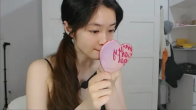 Snapshot of Mimi-cnbaby chatting on May 2026 05:12:01 AM Mimi-cnbaby online show from May 2026 05:12:01 AM