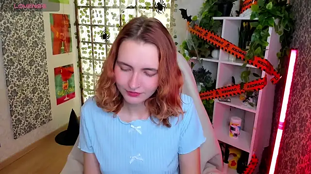 Elis Cherry online show from November 2025 02:02:02 AM