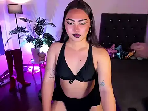 Snapshot of Unique_Maya chatting on April 2026 02:33:01 AM Unique Maya online show from April 2026 02:33:01 AM