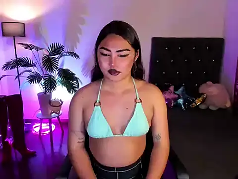 Snapshot of Unique_Maya chatting on April 2026 02:11:02 AM Unique Maya online show from April 2026 02:11:02 AM