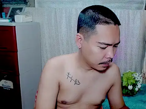 Snapshot of MANIACasianX chatting on October 2025 08:42:01 PM MANIACasianX online show from October 2025 08:42:01 PM