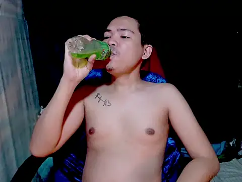 Snapshot of MANIACasianX chatting on November 2025 04:33:01 PM MANIACasianX online show from November 2025 04:33:01 PM