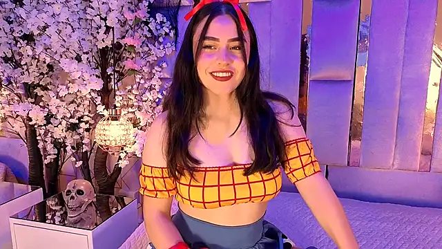 HannaCollins  online show from October 2025 01:01:02 PM