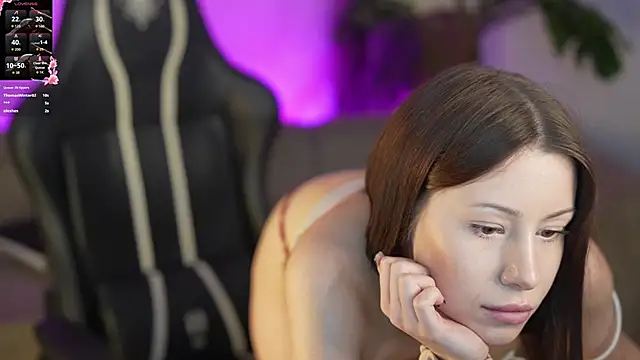 Snapshot of Selena_Glow chatting on October 2025 10:21:02 PM Selena Glow online show from October 2025 10:21:02 PM