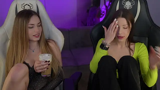 Snapshot of Selena_Glow chatting on November 2025 11:51:02 PM Selena Glow online show from November 2025 11:51:02 PM