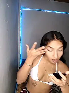 Snapshot of Sharlotte_Watts chatting on October 2025 12:52:01 AM Sharlotte Watts online show from October 2025 12:52:01 AM