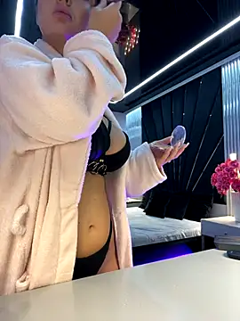 KenyaCruz online show from October 2025 06:35:02 PM