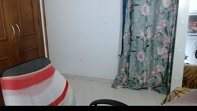 Snapshot of alejandralatina chatting on September 2025 04:04:02 AM alejandralatina online show from September 2025 04:04:02 AM