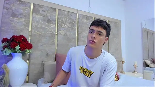 Snapshot of BenitoSaenz chatting on March 2026 01:25:01 PM BenitoSaenz online show from March 2026 01:25:01 PM