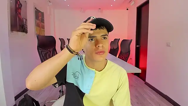 Snapshot of BenitoSaenz chatting on March 2026 01:06:02 PM BenitoSaenz online show from March 2026 01:06:02 PM