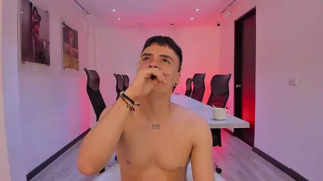 Snapshot of BenitoSaenz chatting on March 2026 12:33:11 PM BenitoSaenz online show from March 2026 12:33:11 PM