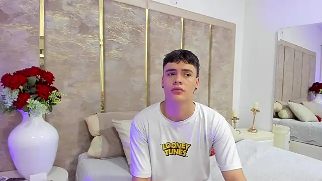 Snapshot of BenitoSaenz chatting on March 2026 12:39:02 PM BenitoSaenz online show from March 2026 12:39:02 PM