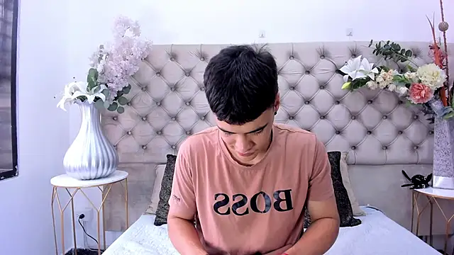 Snapshot of BenitoSaenz chatting on April 2026 12:35:02 PM BenitoSaenz online show from April 2026 12:35:02 PM