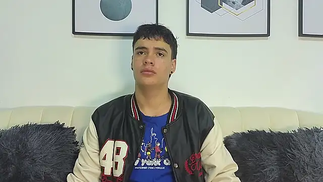 Snapshot of BenitoSaenz chatting on April 2026 12:43:01 PM BenitoSaenz online show from April 2026 12:43:01 PM