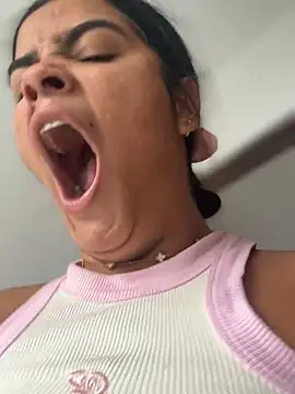 Kaily Sweet16 online show from April 2026 07:07:02 PM