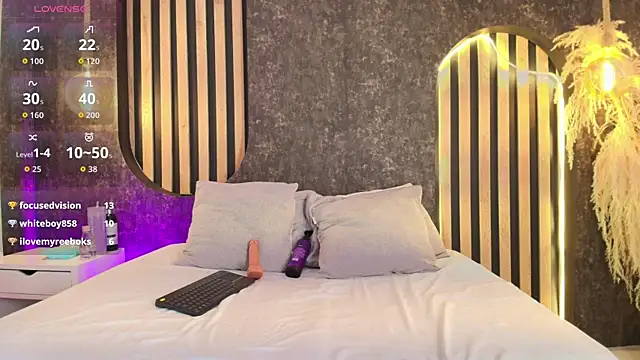 Snapshot of salome-gh chatting on October 2025 08:09:02 PM salome-gh online show from October 2025 08:09:02 PM