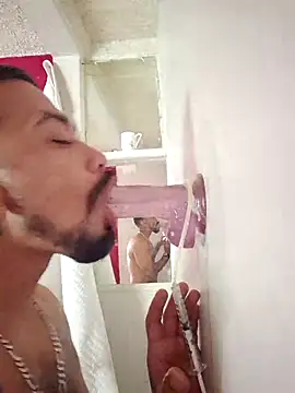 Snapshot of Cnutt310 chatting on October 2025 08:07:01 PM Cnutt310 online show from October 2025 08:07:01 PM