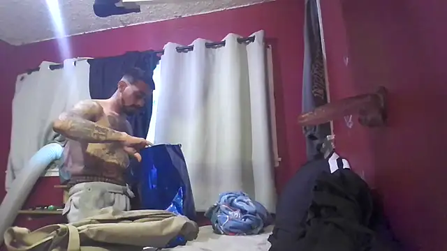 Snapshot of Cnutt310 chatting on October 2025 02:18:01 PM Cnutt310 online show from October 2025 02:18:01 PM