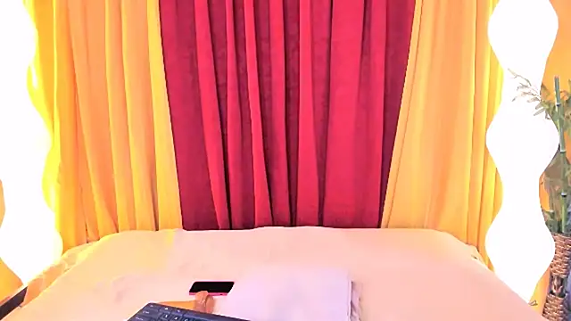 Snapshot of AthenaKeller chatting on November 2025 06:30:01 PM AthenaKeller online show from November 2025 06:30:01 PM